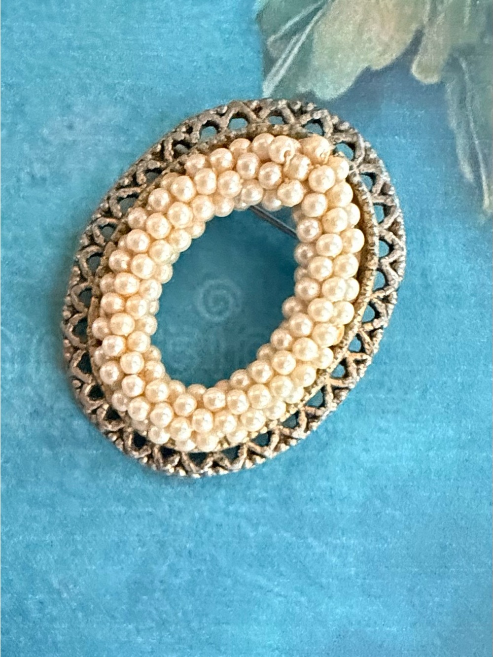 Pearl Cluster Oval Brooch in Cream and Silver